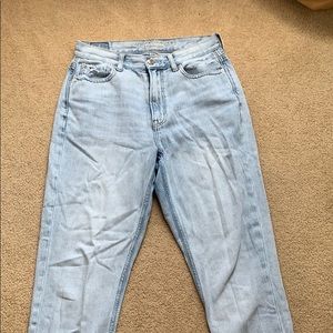 American Eagle light wash mom jeans